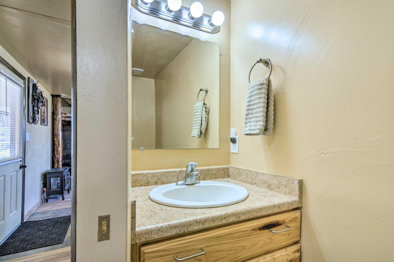 Cozy Home With Canyon Views 2 Mi To Grand Staircase Henrieville Exterior photo